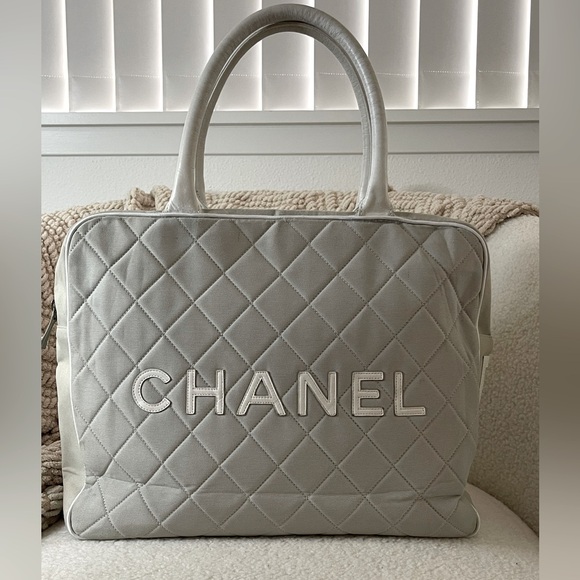Authentic CHANEL Metalleese tote bag - Picture 1 of 11